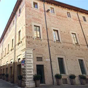 2 locali In Vendita a Pesaro
