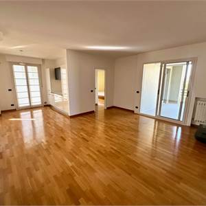 3 locali In Vendita a Pesaro