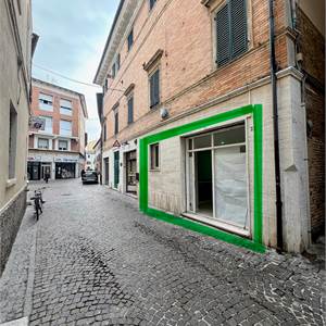 Negozio In Vendita a Pesaro