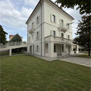 3+ bedroom apartment for Sale in Pesaro
